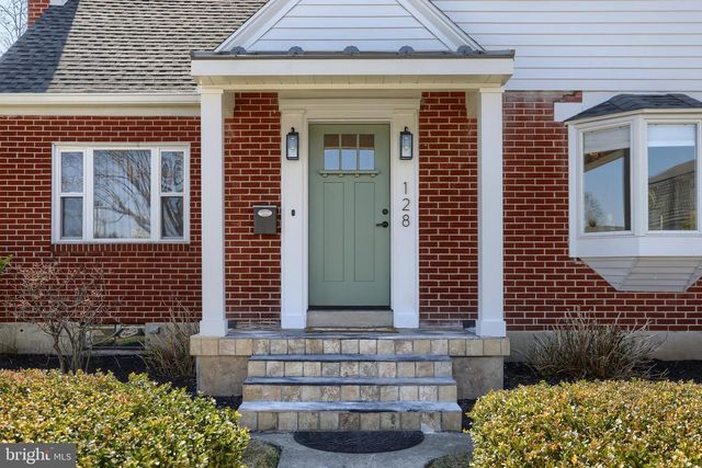 128 W AREBA AVE, Hershey, PA 17033