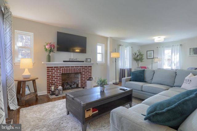 128 W AREBA AVE, Hershey, PA 17033