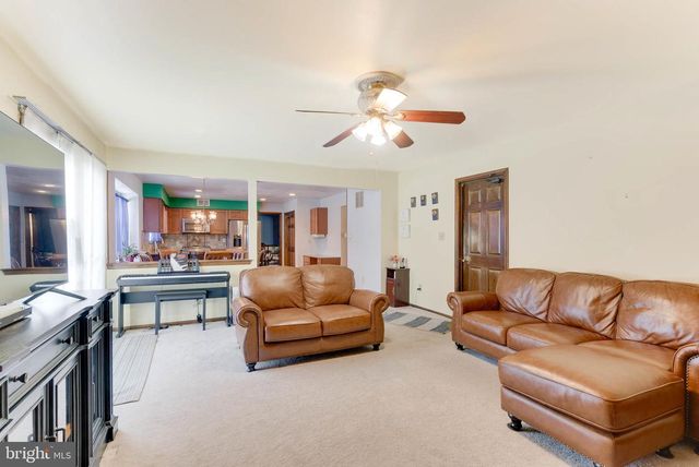 514 FOXWOOD DR, Mount Laurel, NJ 08054