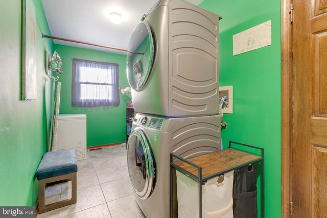 514 FOXWOOD DR, Mount Laurel, NJ 08054