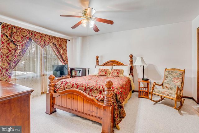 514 FOXWOOD DR, Mount Laurel, NJ 08054