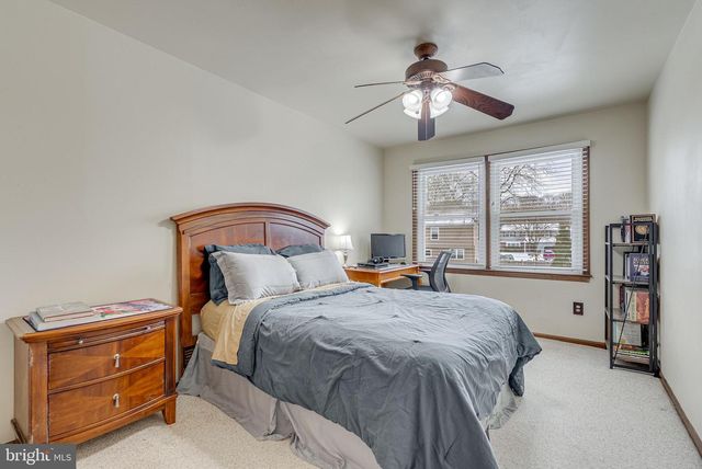 514 FOXWOOD DR, Mount Laurel, NJ 08054