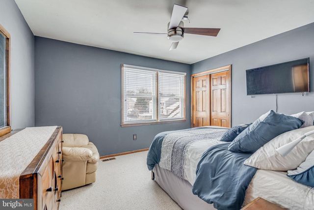 514 FOXWOOD DR, Mount Laurel, NJ 08054