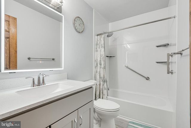 514 FOXWOOD DR, Mount Laurel, NJ 08054