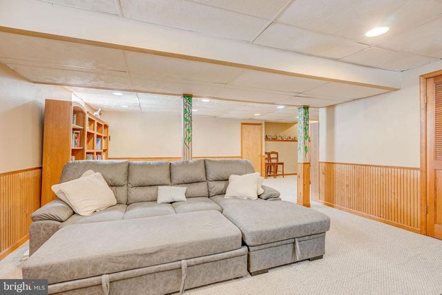 514 FOXWOOD DR, Mount Laurel, NJ 08054