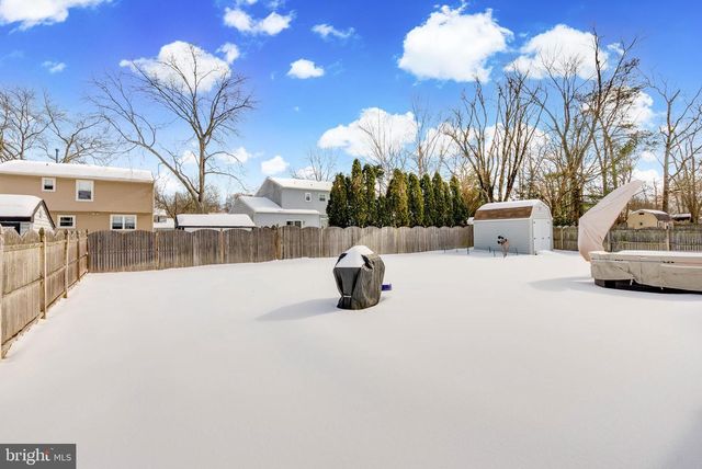 514 FOXWOOD DR, Mount Laurel, NJ 08054