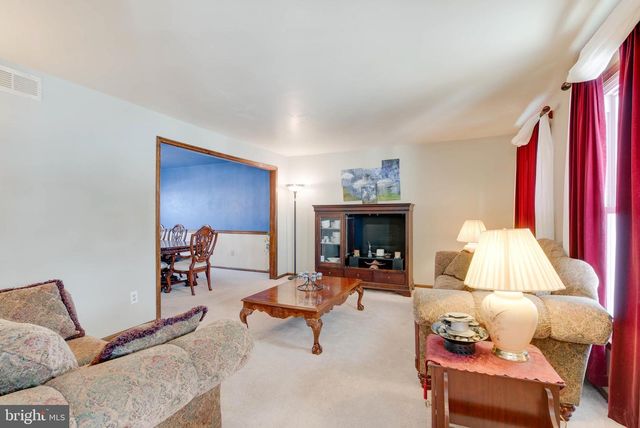 514 FOXWOOD DR, Mount Laurel, NJ 08054