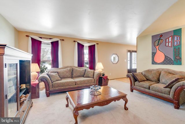 514 FOXWOOD DR, Mount Laurel, NJ 08054