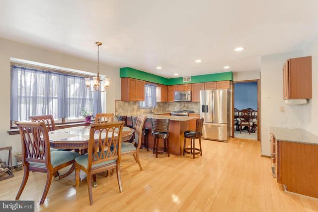 514 FOXWOOD DR, Mount Laurel, NJ 08054