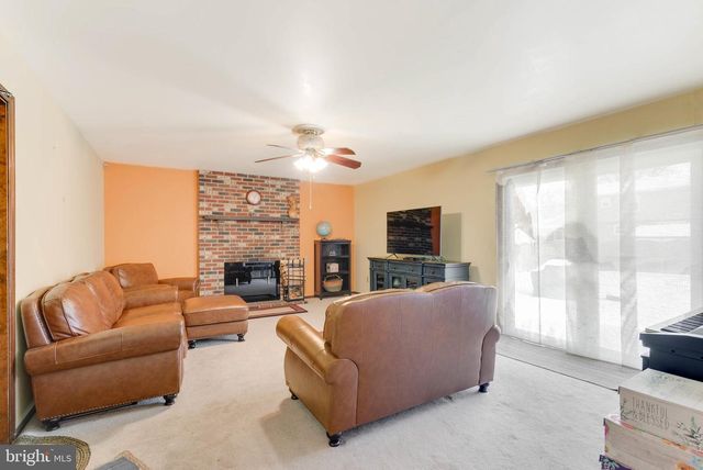 514 FOXWOOD DR, Mount Laurel, NJ 08054