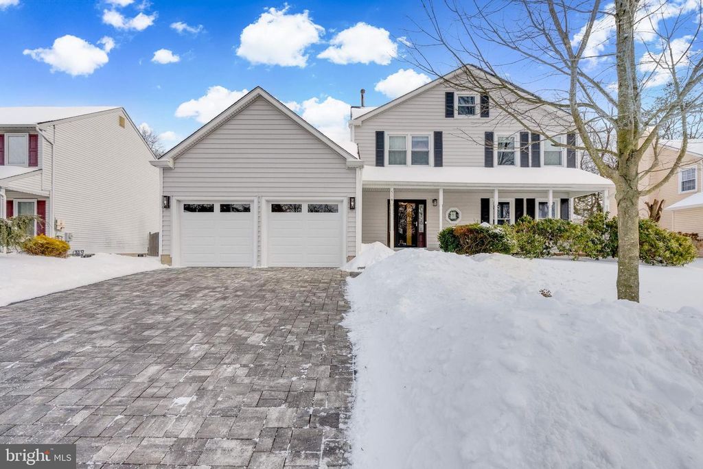 514 FOXWOOD DR, Mount Laurel, NJ 08054