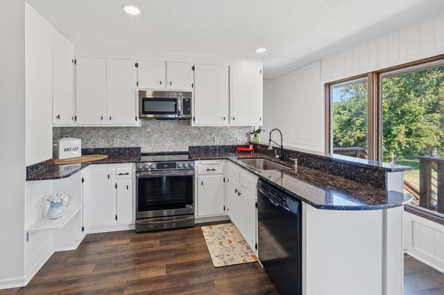 17200 32nd Avenue N, Plymouth, MN 55447