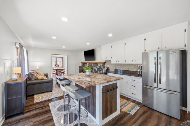 17200 32nd Avenue N, Plymouth, MN 55447