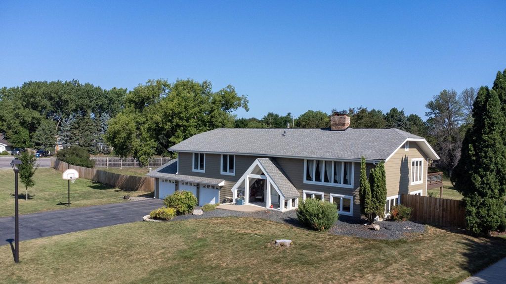 17200 32nd Avenue N, Plymouth, MN 55447 — exterior