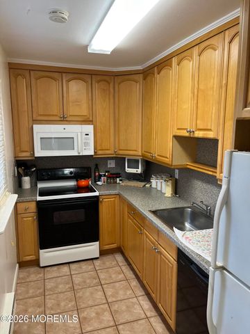 79 White Street B, Eatontown, NJ 07724