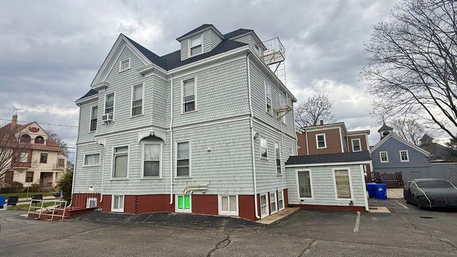 209 Cottage Street 3, Pawtucket, RI 02860