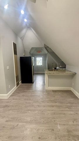 209 Cottage Street 3, Pawtucket, RI 02860