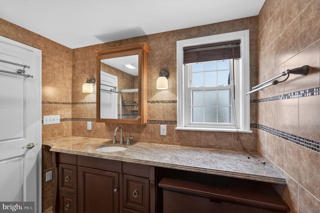 36 DECATUR RD, Havertown, PA 19083
