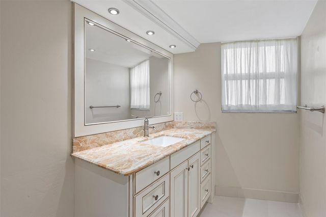 2851 S Ocean Blvd 4A, Boca Raton, FL 33432