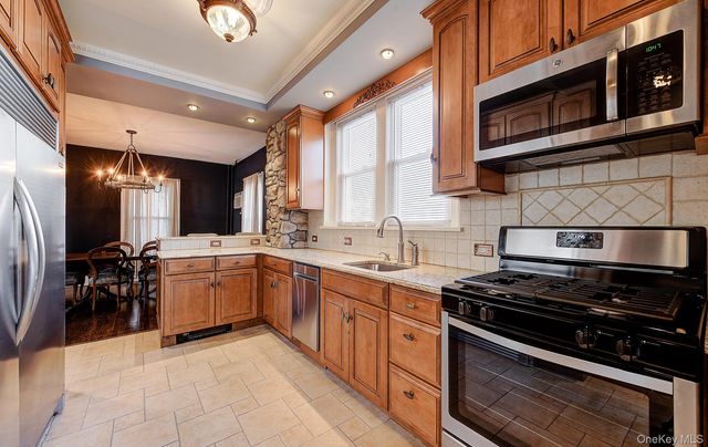 256 Nassau Road, Huntington, NY 11743