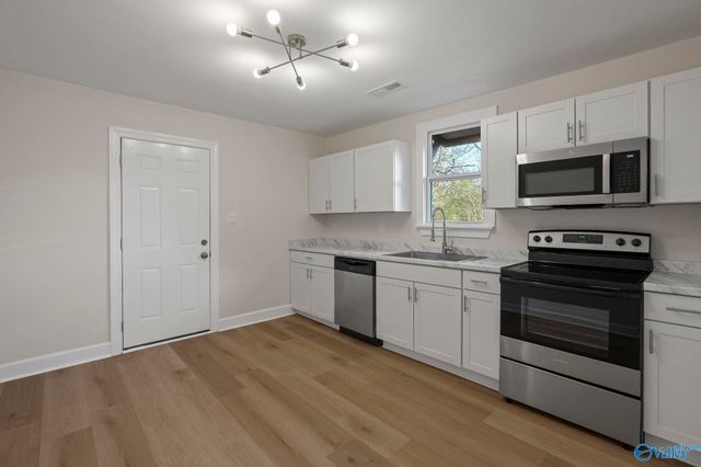 220 8th Avenue NW, Decatur, AL 35601