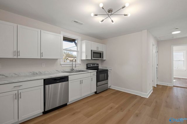 220 8th Avenue NW, Decatur, AL 35601