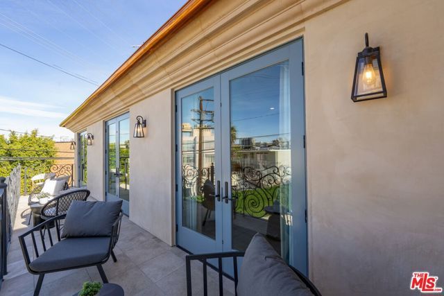 1825 Pandora Avenue PH 402, Los Angeles, CA 90025