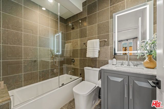 1825 Pandora Avenue PH 402, Los Angeles, CA 90025