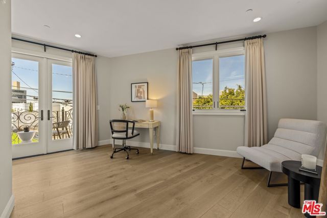 1825 Pandora Avenue PH 402, Los Angeles, CA 90025