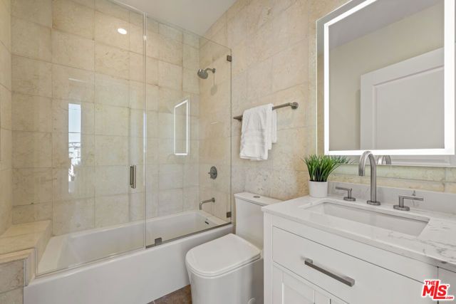 1825 Pandora Avenue PH 402, Los Angeles, CA 90025