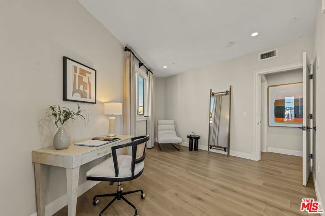 1825 Pandora Avenue PH 402, Los Angeles, CA 90025