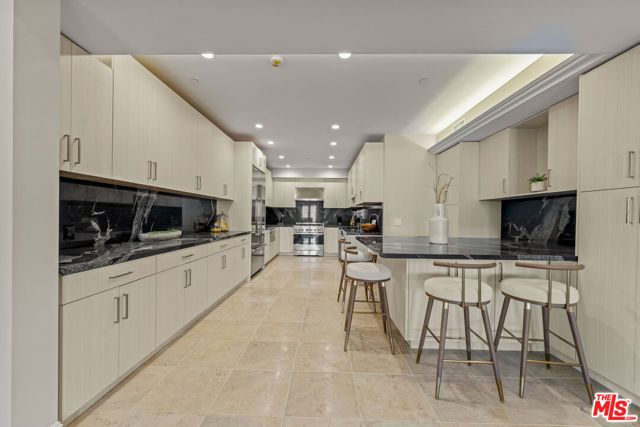 1825 Pandora Avenue PH 402, Los Angeles, CA 90025