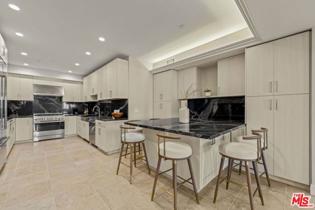 1825 Pandora Avenue PH 402, Los Angeles, CA 90025