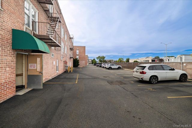 55 Lenox Road 1-K, Rockville Centre, NY 11570