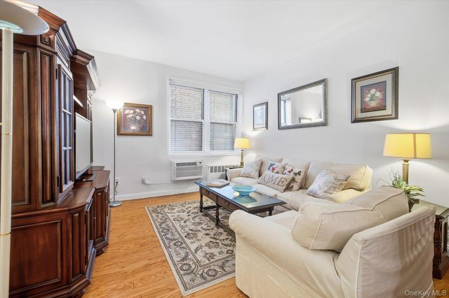 55 Lenox Road 1-K, Rockville Centre, NY 11570