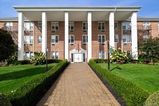 55 Lenox Road 1-K, Rockville Centre, NY 11570