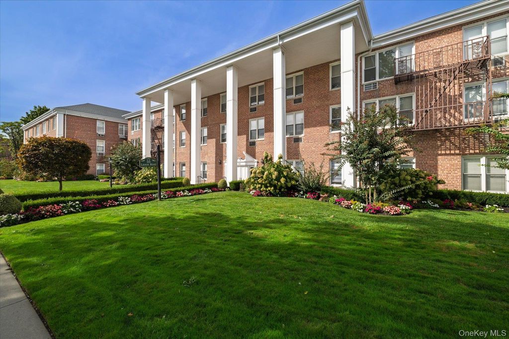 55 Lenox Road 1-K, Rockville Centre, NY 11570 — photo 2