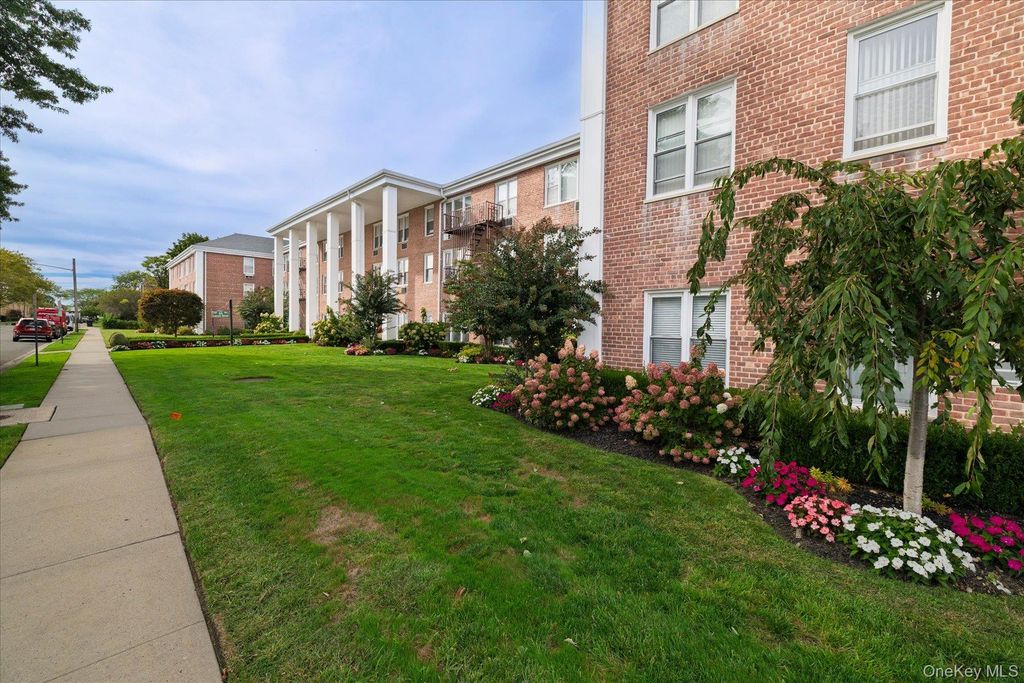 55 Lenox Road 1-K, Rockville Centre, NY 11570 — photo 3