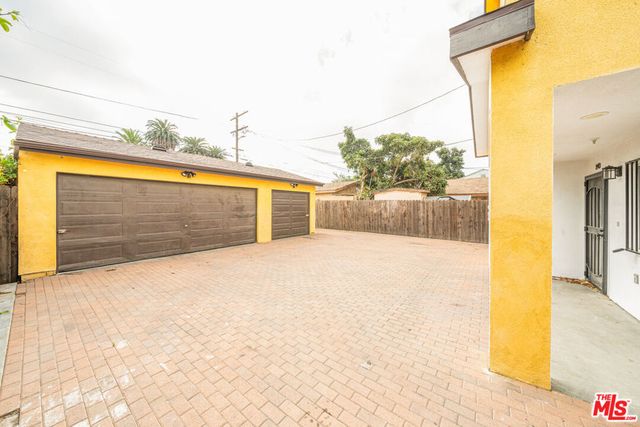 838 E 80th Street 838, Los Angeles, CA 90001
