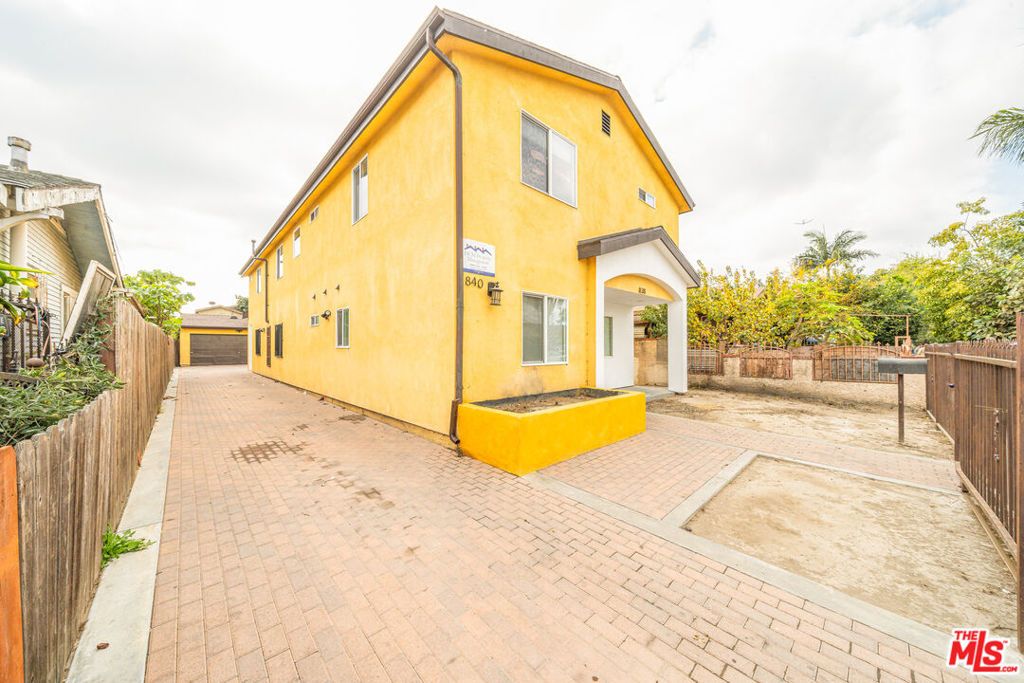 838 E 80th Street 838, Los Angeles, CA 90001
