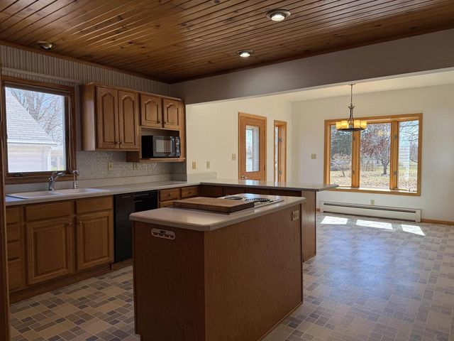1929 INDIAN POINT ROAD, Oshkosh, WI 54901