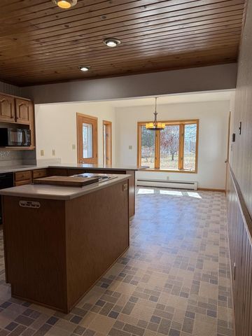 1929 INDIAN POINT ROAD, Oshkosh, WI 54901