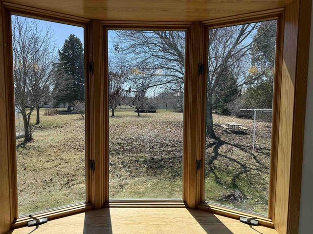 1929 INDIAN POINT ROAD, Oshkosh, WI 54901