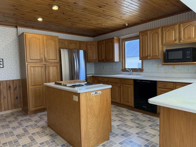 1929 INDIAN POINT ROAD, Oshkosh, WI 54901