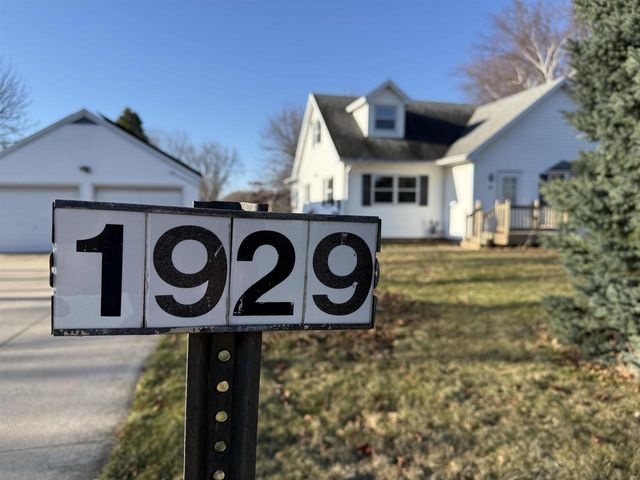 1929 INDIAN POINT ROAD, Oshkosh, WI 54901