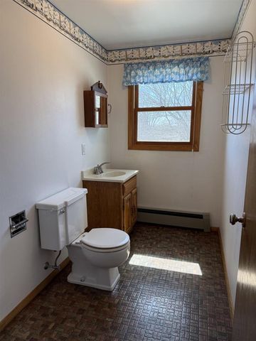 1929 INDIAN POINT ROAD, Oshkosh, WI 54901
