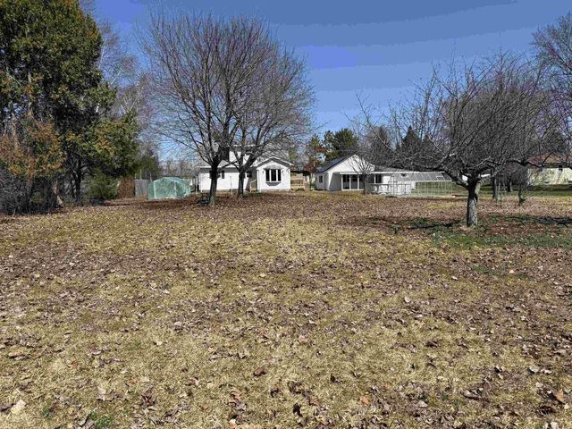 1929 INDIAN POINT ROAD, Oshkosh, WI 54901