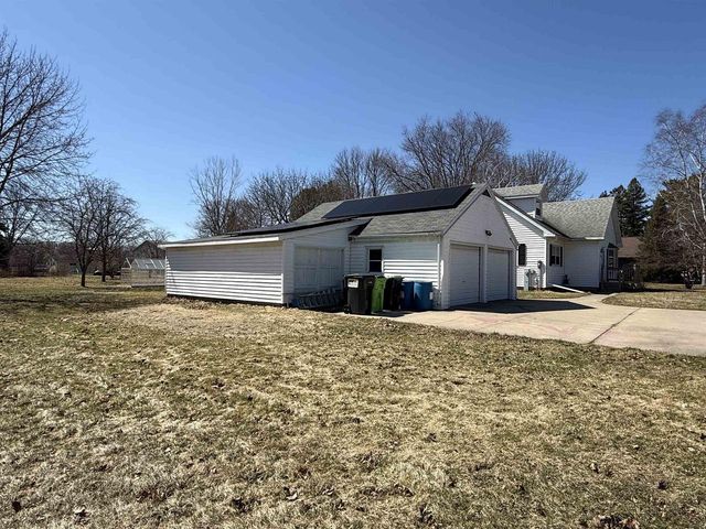 1929 INDIAN POINT ROAD, Oshkosh, WI 54901