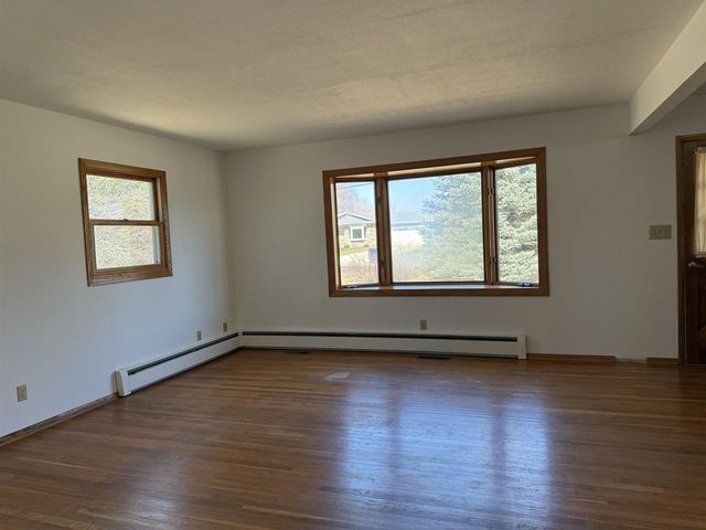 1929 INDIAN POINT ROAD, Oshkosh, WI 54901