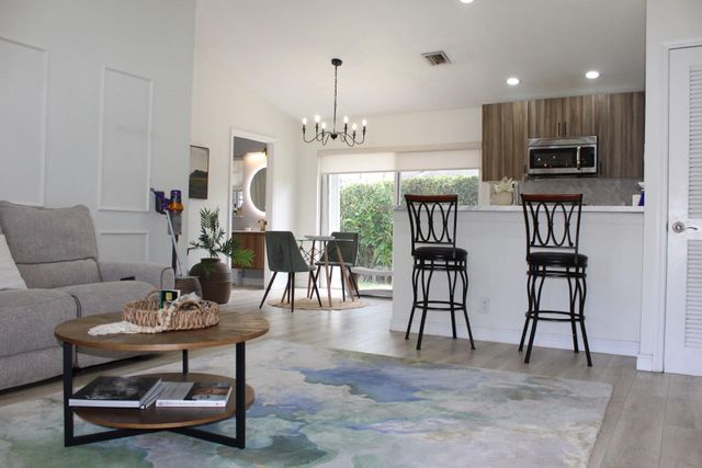 620 Oak Street, Boynton Beach, FL 33435